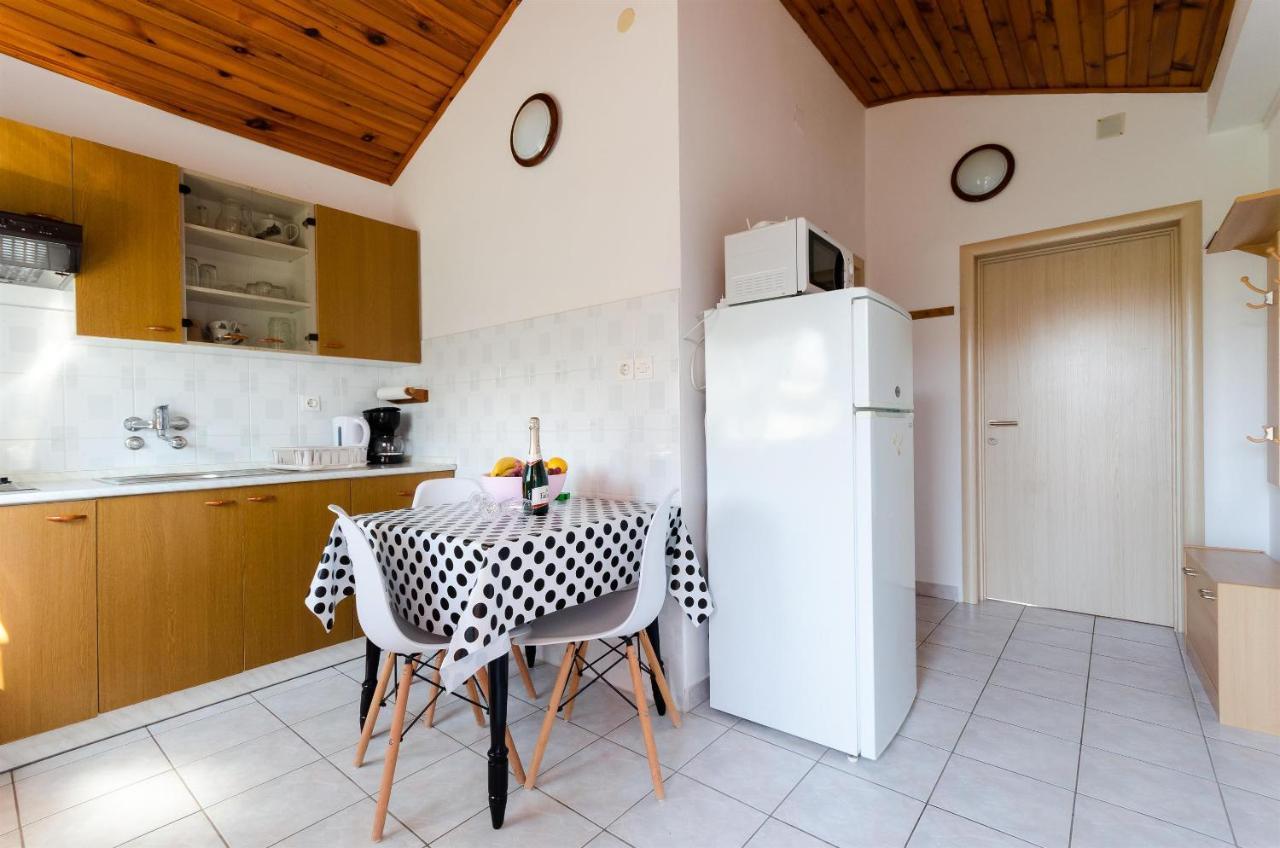 Apartments Anica F Lopar Buitenkant foto